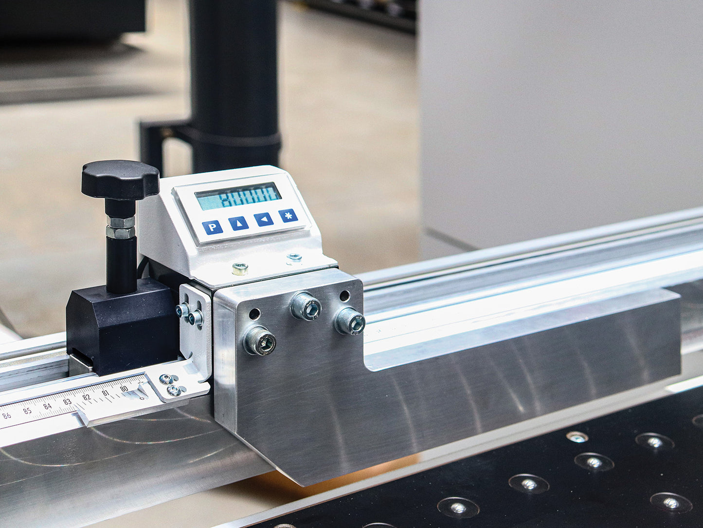 SAWTEQ O-100 Panel dividing saw for single panels and small series