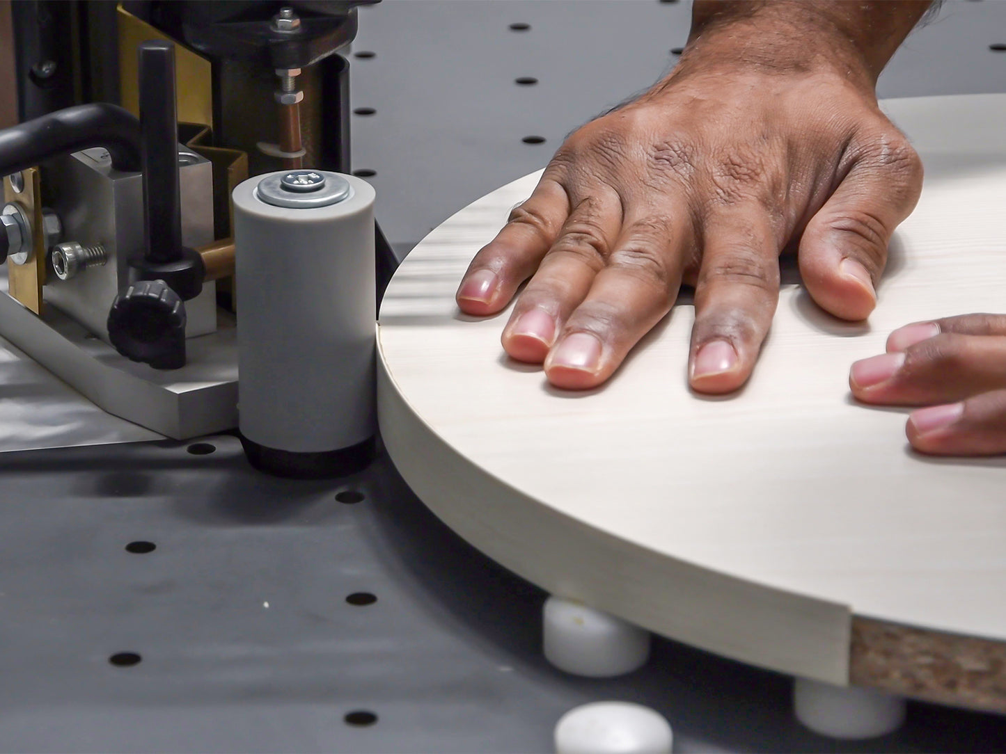 EDGETEQ T-200 - The flexible solution for all shaped parts