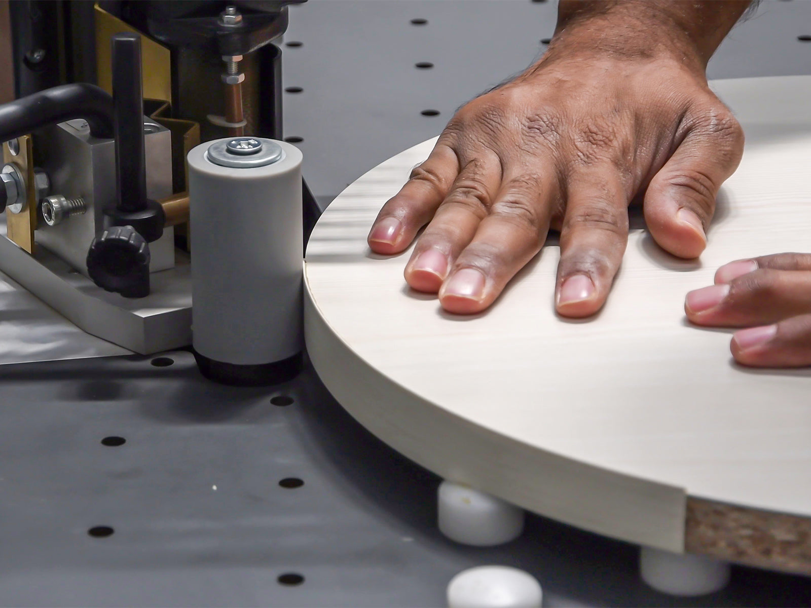 EDGETEQ T-200 - The flexible solution for all shaped parts