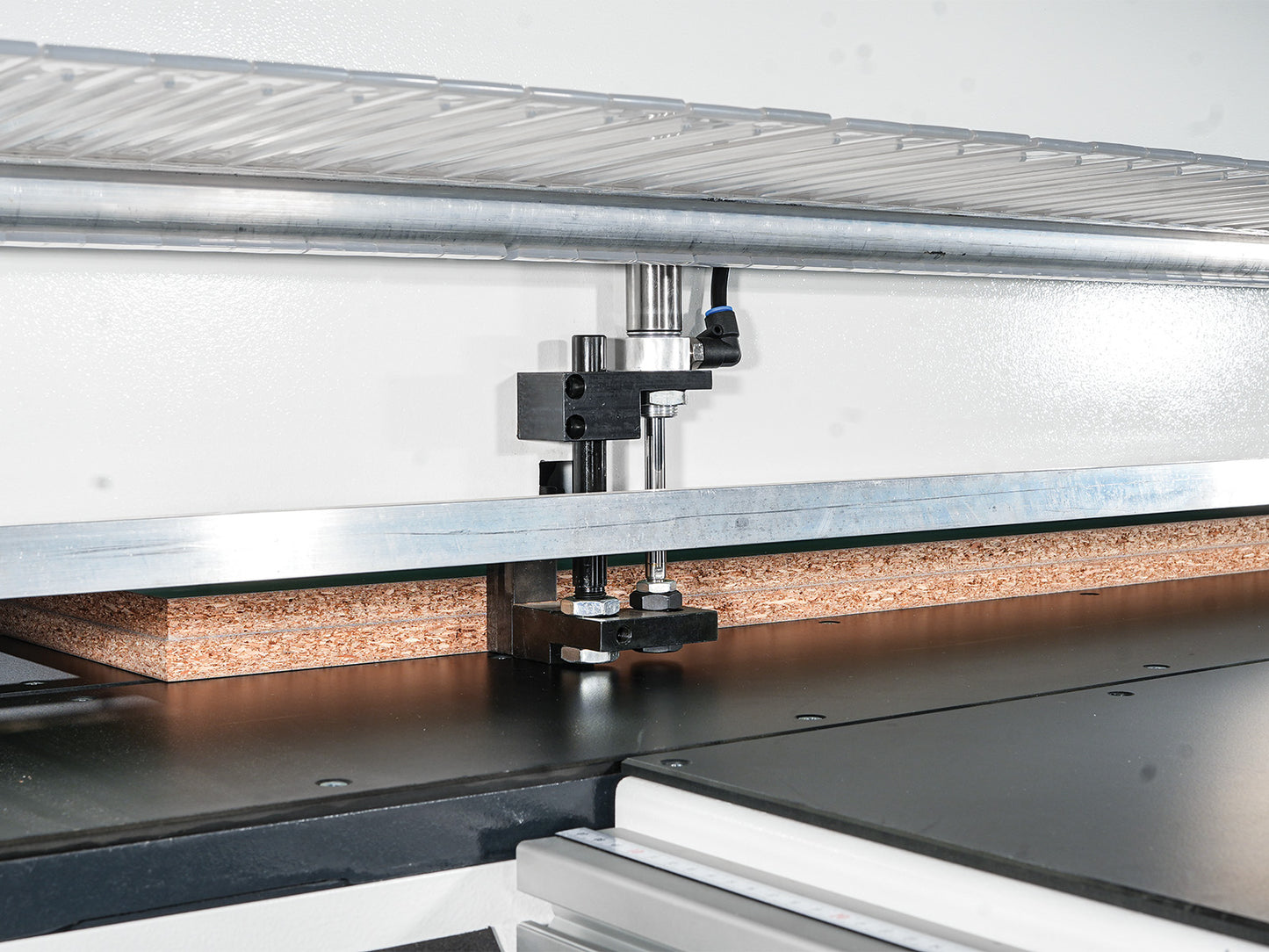 SAWTEQ O-100 Panel dividing saw for single panels and small series
