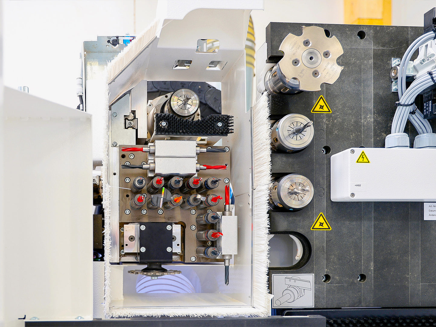 DRILLTEQ V-200 A flexible all-rounder for processing in just 5 m²