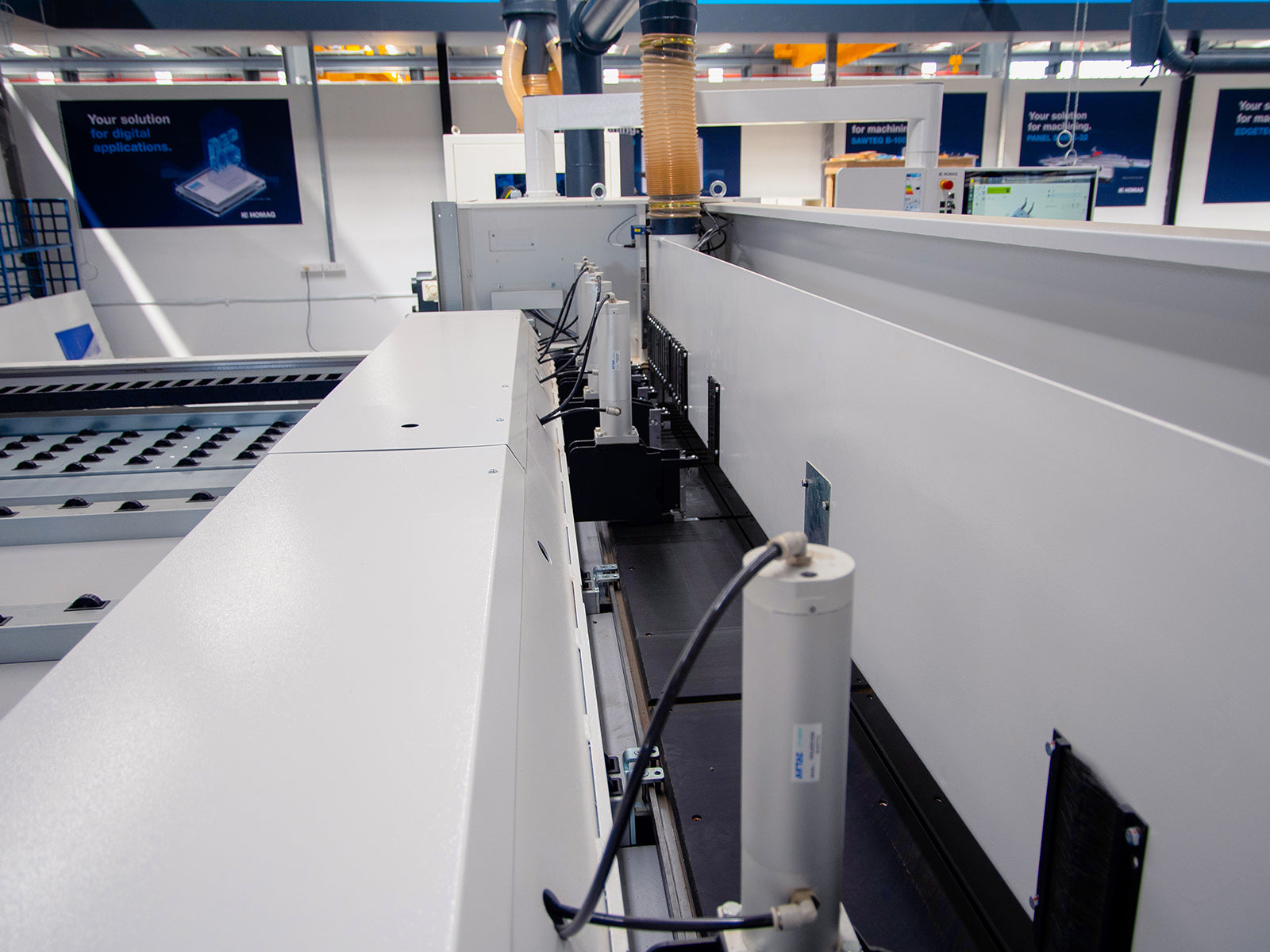 SAWTEQ S-180 Panel Dividing Saw with power, precision and flexibility